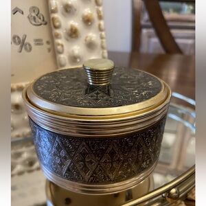 Vintage old  Brass Decorative Display 3.5" trinket musical chimes wind up